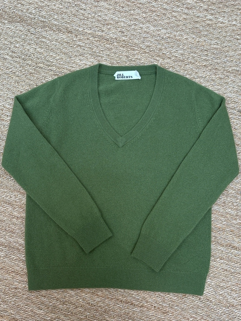 Jill Roberts Cashmere Boyfriend Fit Oversized V-Neck Sweater in Green